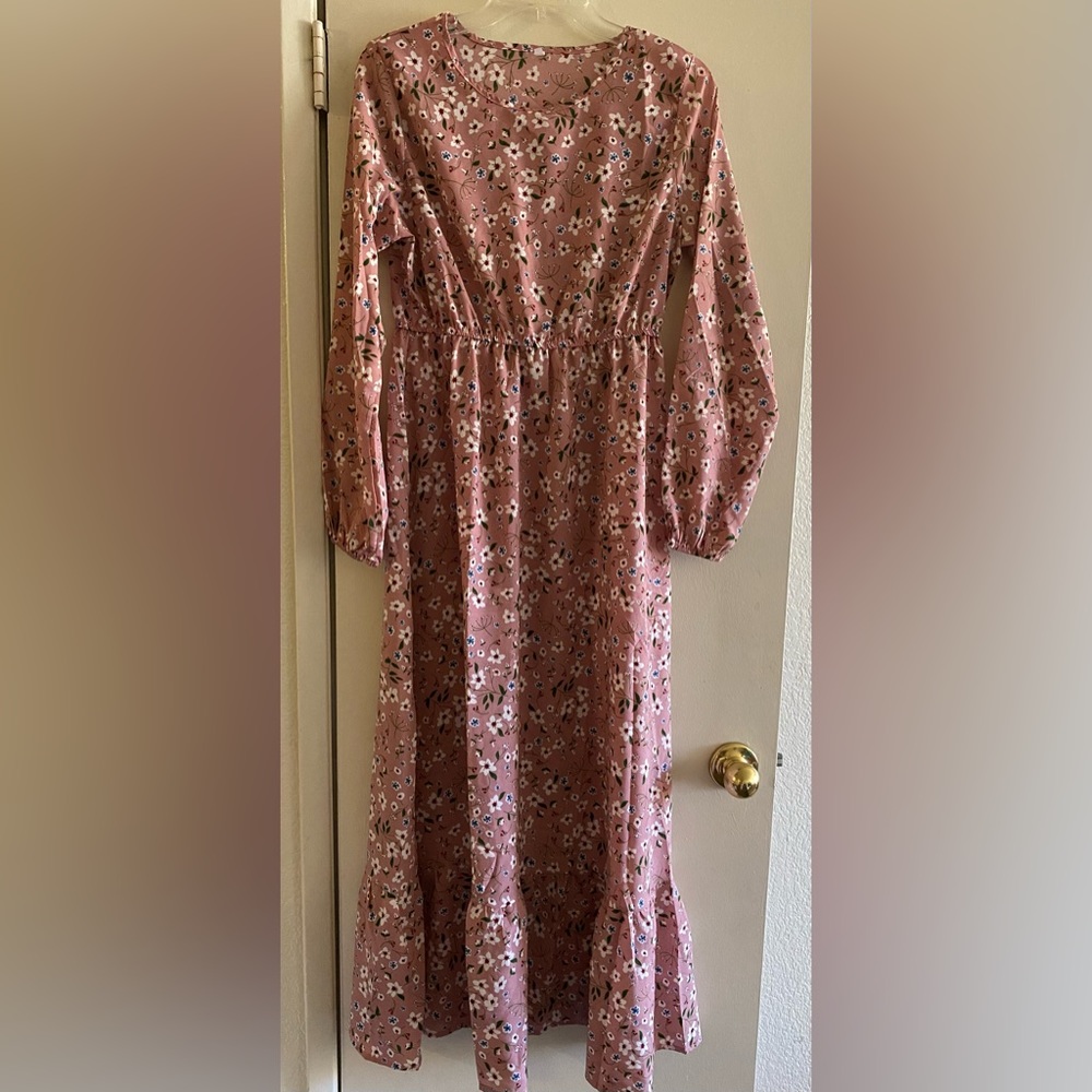 Maxi floral dress. Size L but it fits small or medium. New with plastic bag